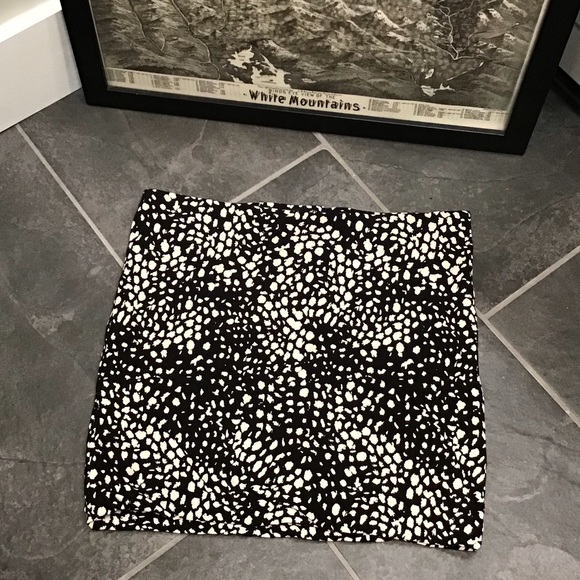 H&M Stretch Micro Mini Skirt Size Medium - Picture 7 of 8